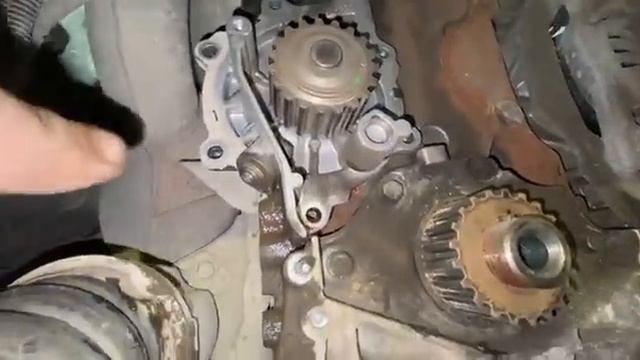 Пежо 2.0 дизель. Как слить антифриз при замене помпы.