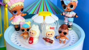 ЛАБУБУ В ФОНТАНЕ КУПАЛИСЬ, А МАЛЫШИ ЛОЛ ИХ ОТМЫВАЛИ😜 пупсики лол сюрприз семейка мультики Даринелк