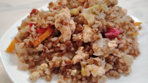 Гречка с белым мясом и пекинской капустой