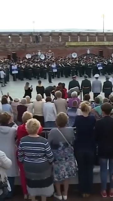 Песня многих поколений! 6 летний СОЛДАТ идёт ПО ГОРОДУ! смотреть онлайн