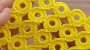 Мотив крючком с кольцами