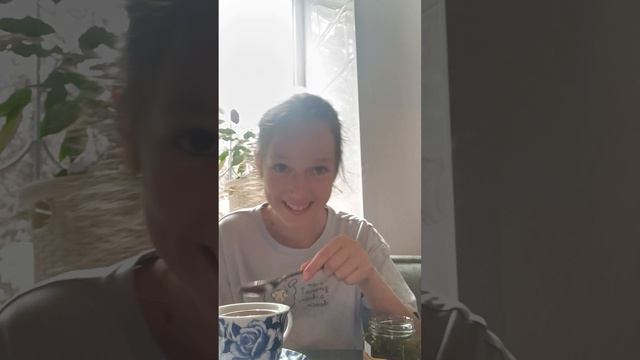 Пробую варенье из огурцов🥒