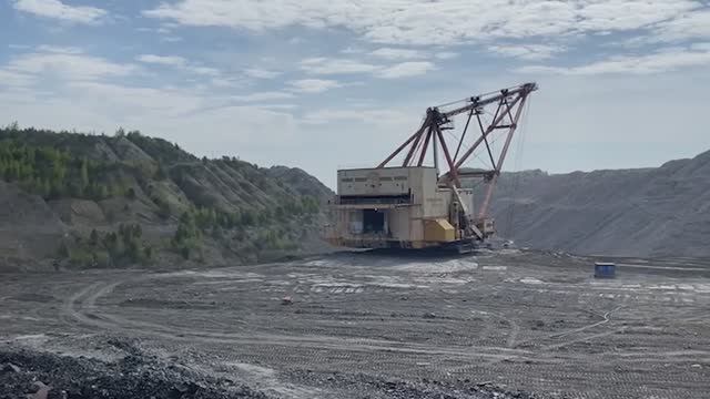 История в камне. Уголь смотреть онлайн
