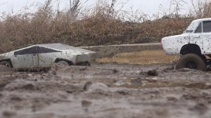 Tesla cybertruck застряла