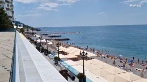 Крым Гурзуф Центральный пляж сегодня 1 июля 2025. Море и погода в Крыму сейчас. Обстановка на пляже