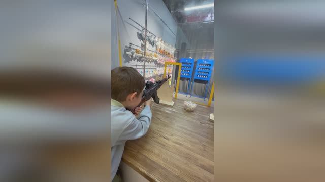 Внуки в Детском тире (Санкт-Петербург, 2025) смотреть онлайн