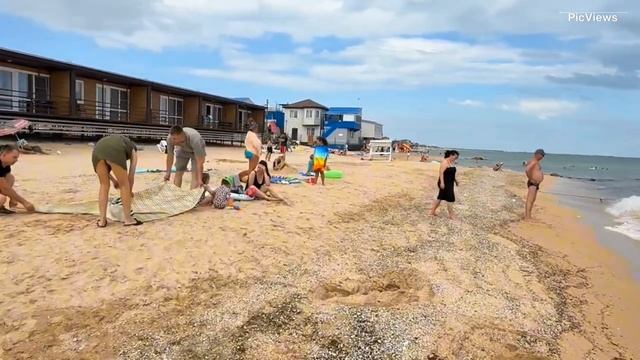 Голубицкая пляж Молодежный и Центральный сегодня 1 июля 2025. Море и погода в Голубицкой сейчас смотреть онлайн