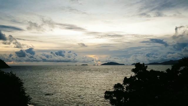 "В масках люди"