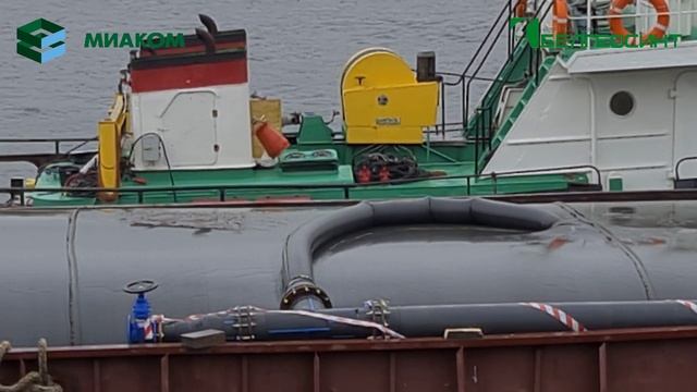 Обезвоживание донных илов в геотубах МИАТУБА на барже