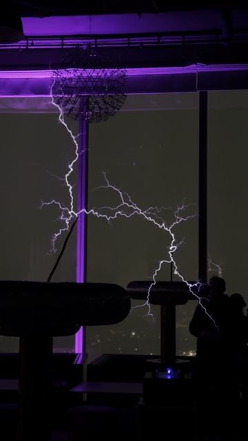 Numb на катушках теслы.