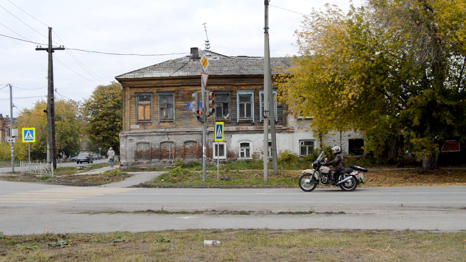 Мотоциклист на Урале в Камышлове