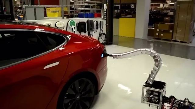 Самонаводящаяся зарядка-змея от Tesla смотреть онлайн