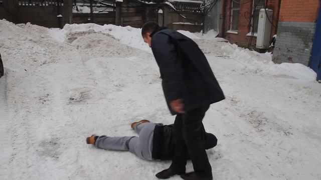 Самооборона ЗИМОЙ. Простой способ бросить Противника!  [Клуб Алмаз]
