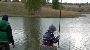 Наловили карпов на поплавок со Степаном на пруду Золотой Карп)