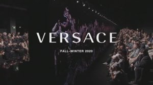 Показ коллекции Versace осень-зима 2020-2021