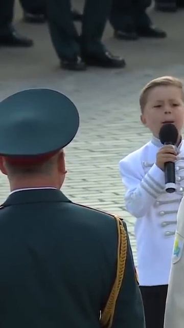 Талант и Патриот! 6 летний СОЛДАТ идёт ПО ГОРОДУ! Сводный Оркестр 700 музыкантов! смотреть онлайн