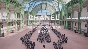 Показ коллекции Chanel весна-лето 2025