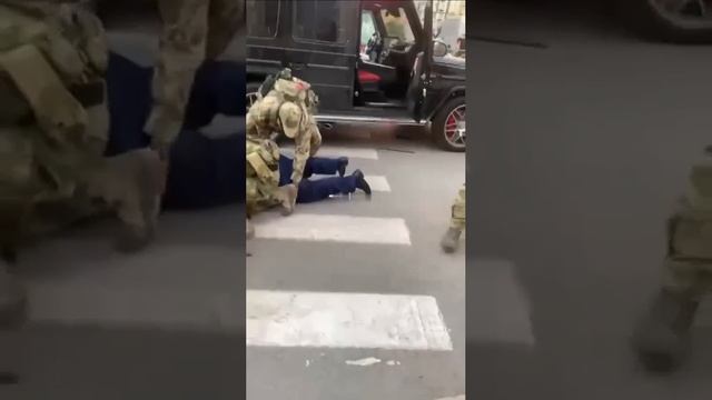 В Екатеринбурге задержали главу организации «Азербайджан-Урал» Шахина Шыхлинского. смотреть онлайн