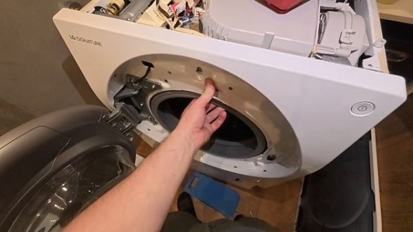 Стирально-сушильная машна LG с компрессором не закрыватся дверь. Впихнули невпихуемое...