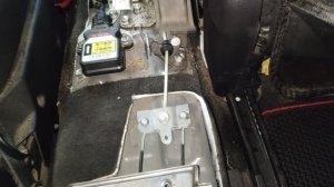 Замена тросов стояночного тормоза Мазда 6