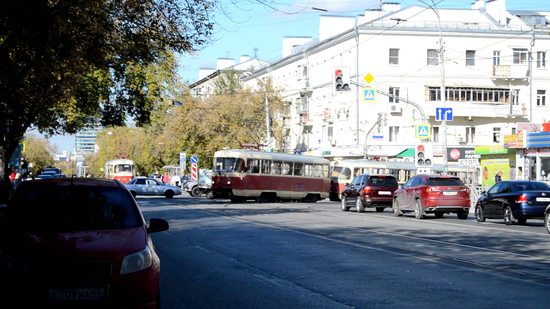 Трамваи на улице 8 Марта в Екатеринбурге
