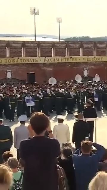 Патриот РОССИИ! 6 летний СОЛДАТ идёт ПО ГОРОДУ!Сводный Оркестр 700 музыкантов! смотреть онлайн