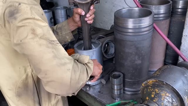 Двигатель бульдозера Caterpillar вышел из строя из за перегрева. Видео восстановления двигателя. смотреть онлайн