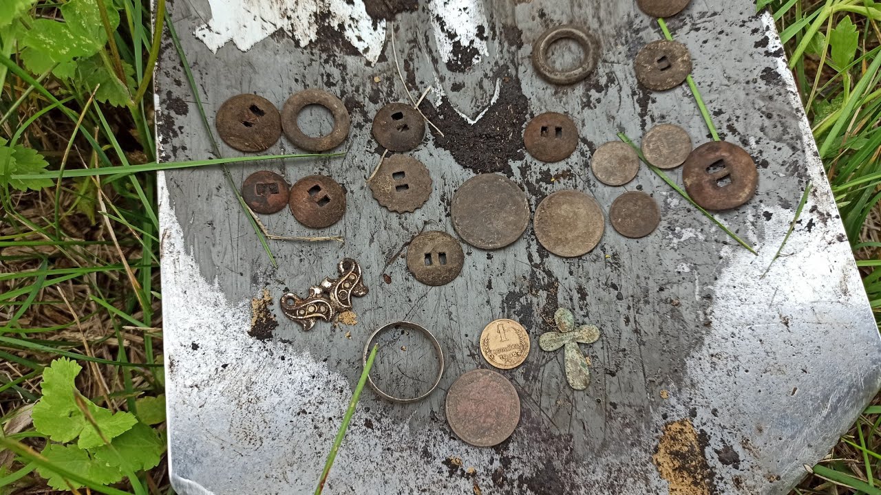 Нашёл серебро на окраине старинной деревни. Россыпуха монет. Коп 2023. смотреть онлайн
