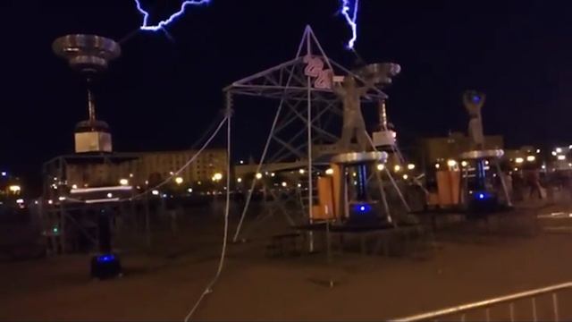 TeslaFX - выпускной 2020
Гигантские катушки 4.5м, платформы и 2м грибочки.