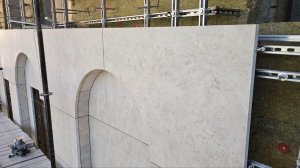 Вентилируемый фасад из Иранского известняка ГОХАРЕ. Фасадная система из нержавеющей стали ТЕКТОС