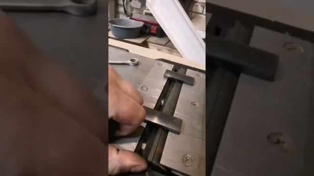 Установка ножей на фуганок