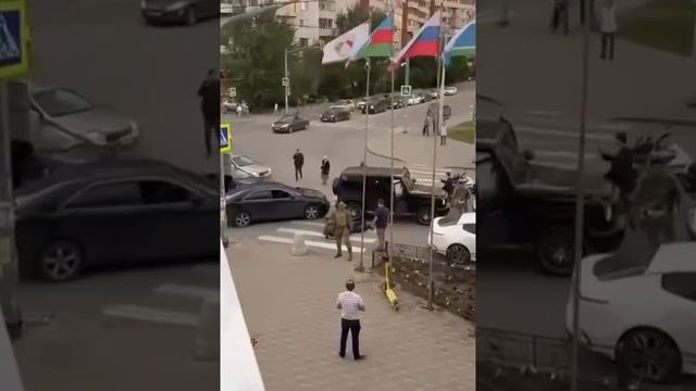 Главари азербайджанской диаспоры на Урале нанесли травмы бойцу спецназа, пытаясь скрыться смотреть онлайн