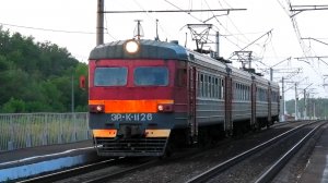 ЭР2К-1126 сообщением Орёл - Курск делает остановку на о.п. 530 км