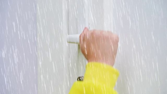 Три маленьких малыша весело плавают в бассейне! смотреть онлайн