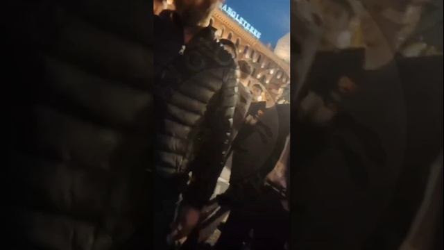 Иностранные специалисты устроили дикие пляски с матами и музыкой прямо перед Исаакиевским собором смотреть онлайн