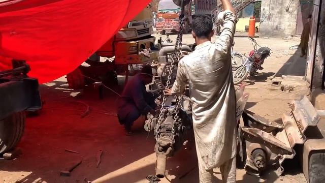 Авария грузовика в Пакистане и полное восстановление смотреть онлайн