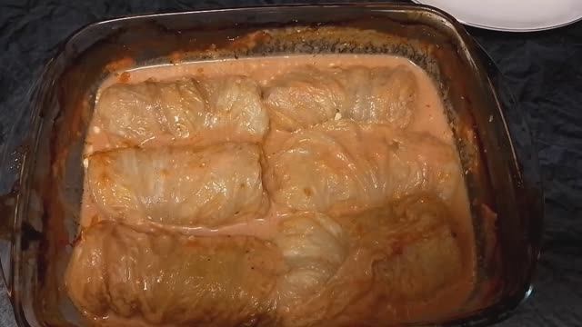 Голубцы в духовке с мясом, из пекинской капусты смотреть онлайн