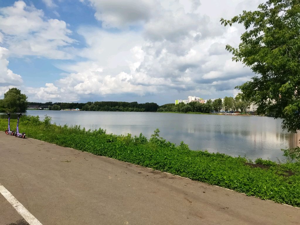 собираюсь забрать свою младшую сестру из детского садика