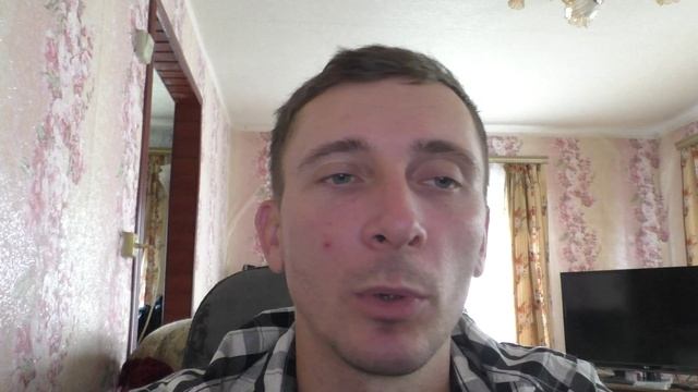 Почему в динамике телефона что то скрипит трещит? смотреть онлайн