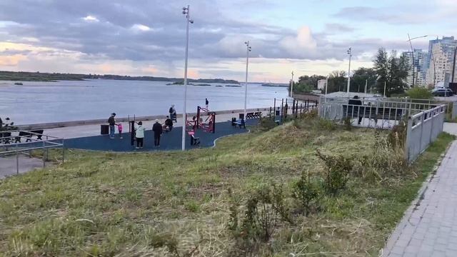 Нижний Новгород. Волжская набережная. Инфраструктура набережной около стадиона. смотреть онлайн