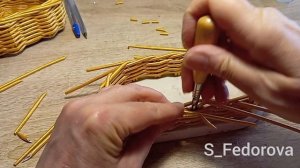 Маленький поднос на гипсовой основе.