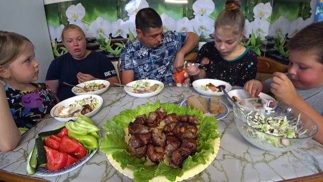 мукбанг. самый вкусный шашлык в кругу семьи смотреть онлайн