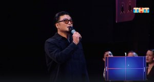 Раунд «вокальный пинг-понг»: Анатолий Цой — «Он тебя целует» (Руки вверх)