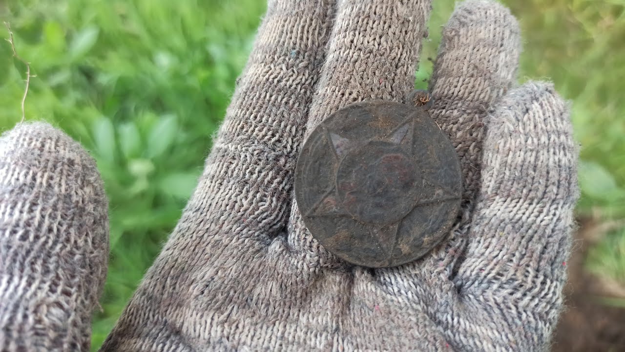 Нашёл медаль на фундаменте. Поиск монет в деревне. Коп 2023. смотреть онлайн