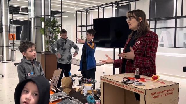 Лекция "Космос" и мастер- класс "Спутник" в ИТ парке смотреть онлайн
