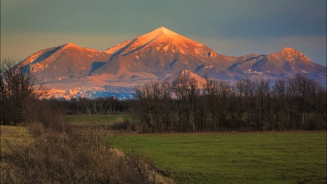 ЭКСТРЕМАЛЬНЫЙ ПОХОД ПО КОЛЬЦЕВОЙ ДОРОГЕ ВОКГРУГ БЕШТАУ(6 ЧАСОВ) смотреть онлайн