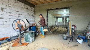 Срочно спасаем урожай. Ремонт в деревенском доме продолжается. Заливаем черновую стяжку.