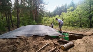 Строим дом под землей. Скоро осень. Гидроизоляция крыши. Лоси следят за стройкой