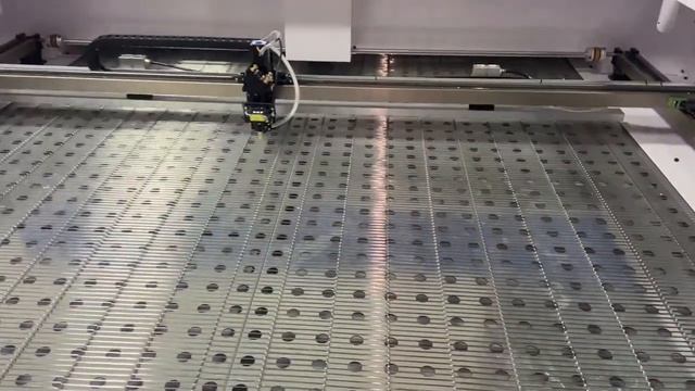Отгрузка лазерного станка LiMark 1612 с конвейерным столом и автофокусом смотреть онлайн