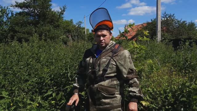 Косим бурьян в рост человека